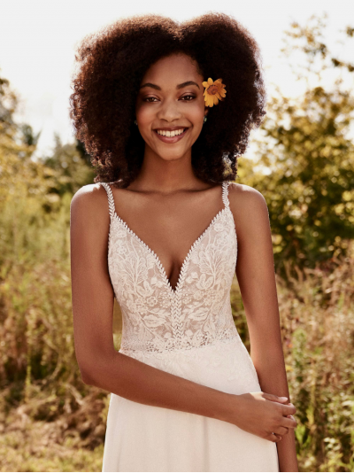 Robe de mariée longue fluide avec dentelles et bretelles, Lilian West