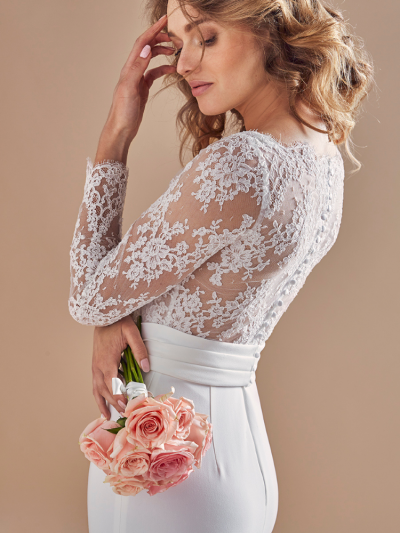 Robe fourreau Divine de Atelier Emelia, crêpe et dentelle de Calais