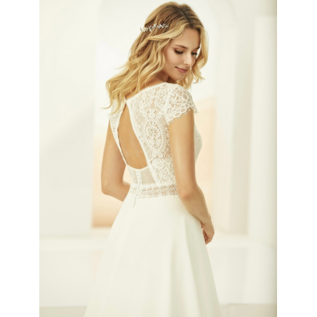 Robe longue fluide dos nu, mousseline et dentelle, à petit prix