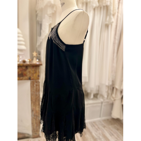 robe courte noire brodées de perles et sequins style art déco
