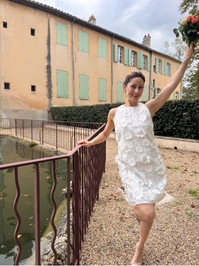 Robes courtes de l'atelier de Juliette, coupe droite, avec emmanchures américaines qui mettent les épaule en valeur.