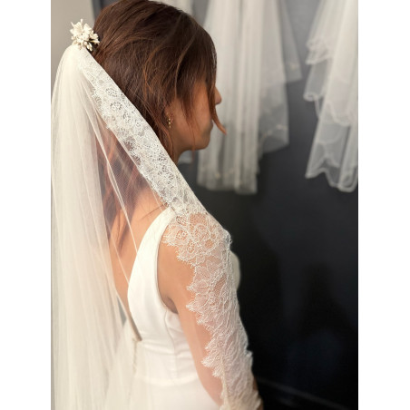 Voile de mariée simple,  en tulle soft, bordé d'une fine dentelle de Calais