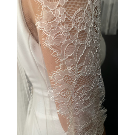 Voile de mariée simple,  en tulle soft, bordé d'une fine dentelle de Calais