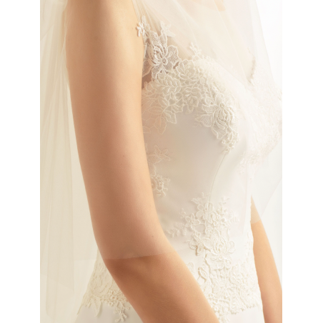 Voile de mariée long sobre en tulle soft. Non bordé