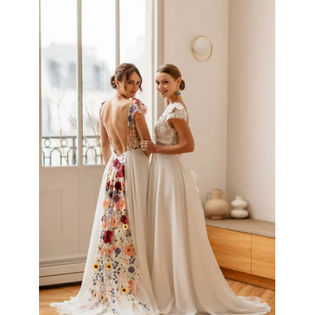 Crépuscule, Robe de mariée fluide Elsa Gary, dentelle fleurs 3D.