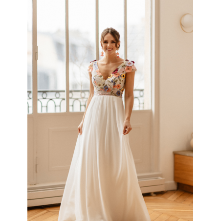 Robe de mariée Fleur de Printemps, création Elsa Gary. Robe longue fluide dentelle fleurs couleur