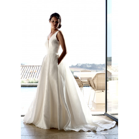 Daphné, robe de mariée longue, structurée,  forme princesse, en piqué de coton ou mikado   Création française