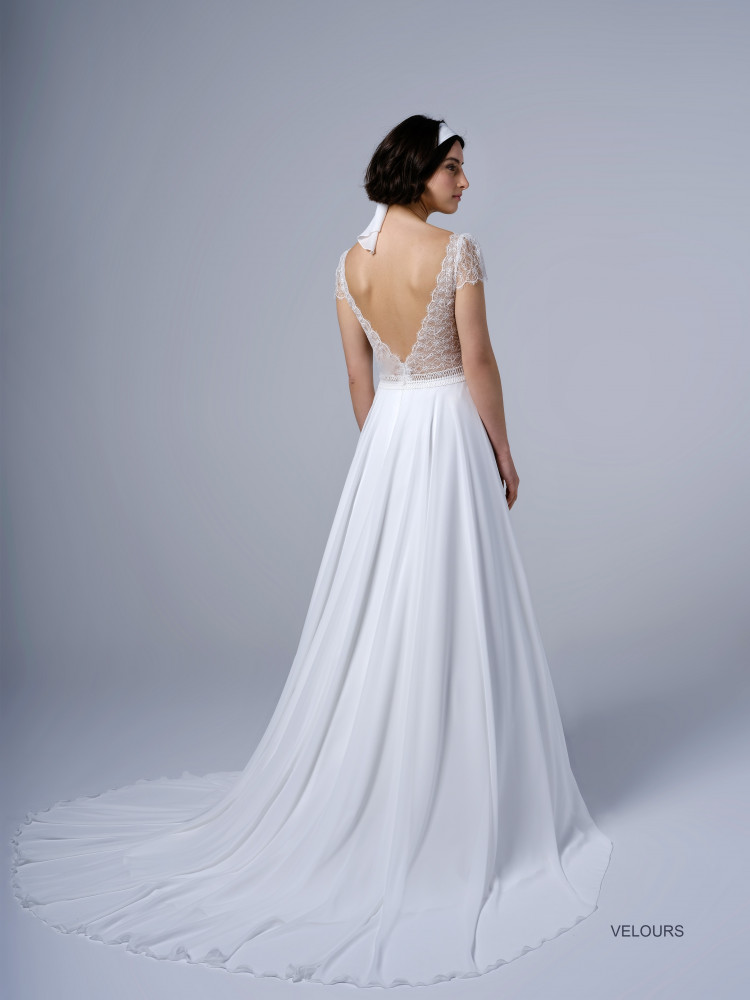 Velours, robe de mariée longue bohème dos nu, col bateau, , Créations Bochet
