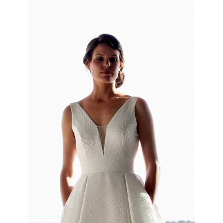 Daphné, robe de mariée longue, structurée,  forme princesse, en piqué de coton ou mikado   Création française