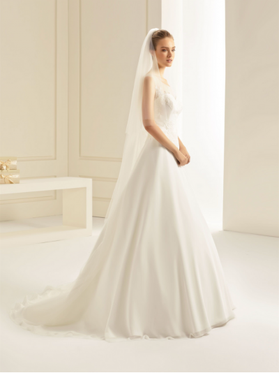 Voile de mariée long sobre en tulle soft. Non bordé