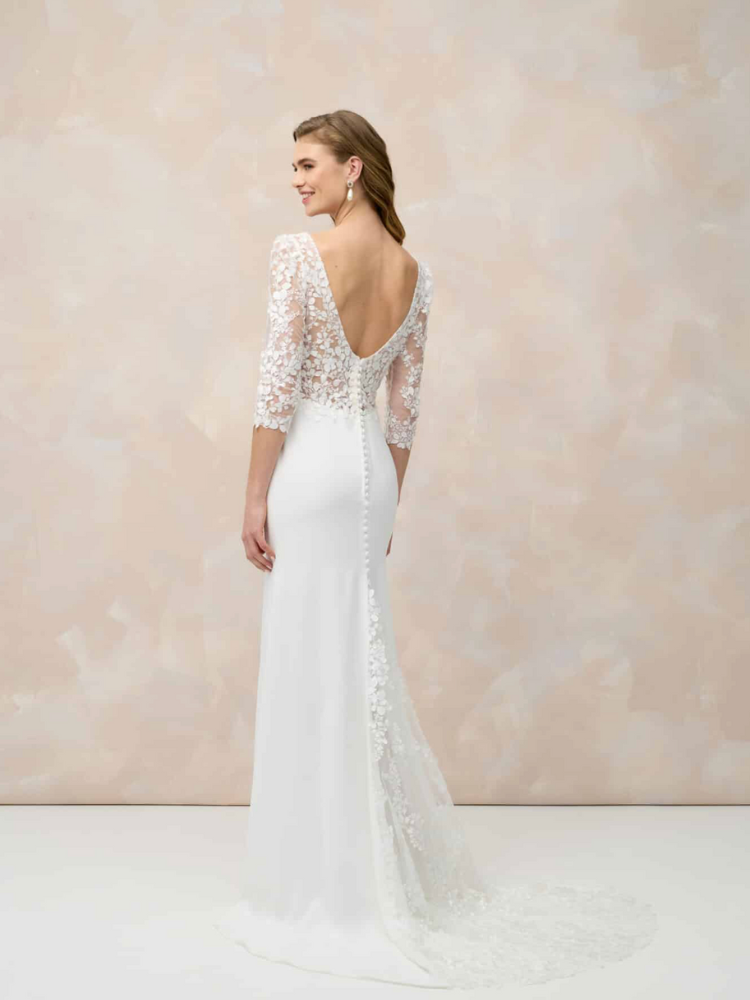 Endless Love, robe fourreau, manches trois-quarts, dentelle, dos nu, Marylise Bridal