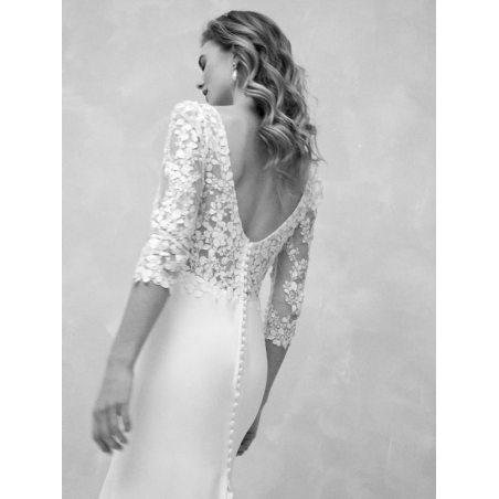 Endless Love, robe fourreau, manches trois-quarts, dentelle, dos nu, Marylise Bridal