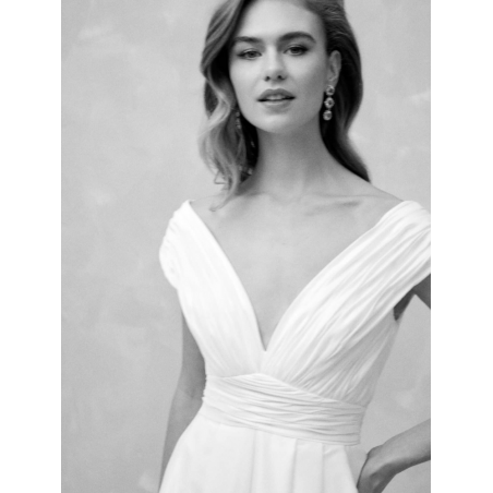 How Deep Is Your Love, robe sophistiquée, dos nu, décolleté en V, Marylise Bridal