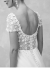 Adore You, robe avec un corsage fleurie, décolleté rond, dos nu, Marylise Bridal