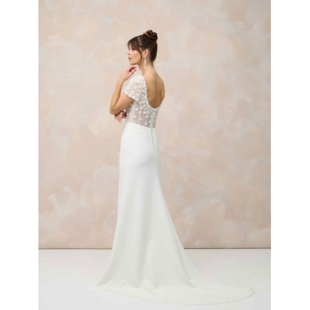 Adore You, robe avec un corsage fleurie, décolleté rond, dos nu, Marylise Bridal