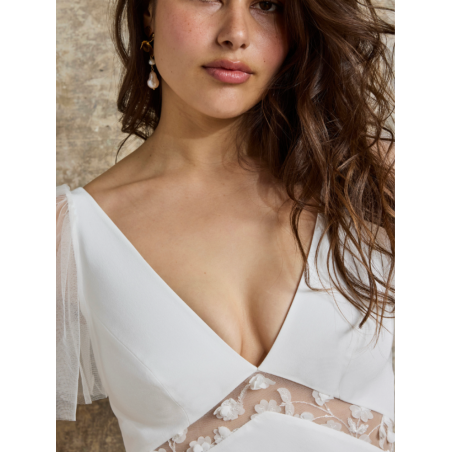 Robe de mariée longue droite, fluide en crêpe avec tulle 3D fleurs, by Lambert Créations
