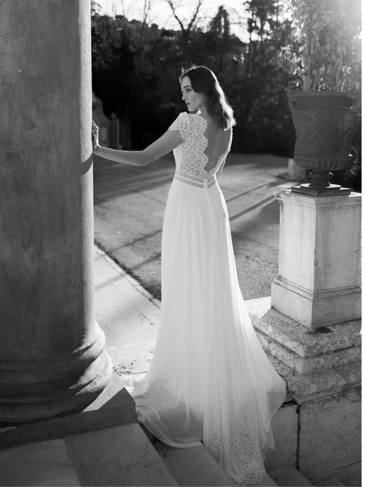 Honey Bee, robe de mariée longue fluide, bohème, dentelle de Calais, by Marylise, Rembo Styling