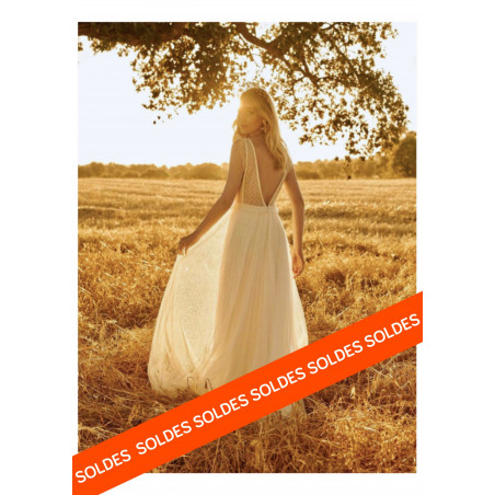 Robe longue de mariée, bohème, plumetis et dentelle. Modèle Rembo Styling