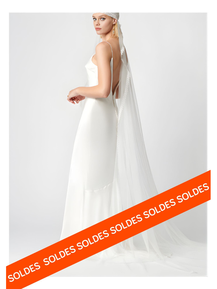 Robe de mariée longue  ultra fluide, avec un grand dos nu plongeant