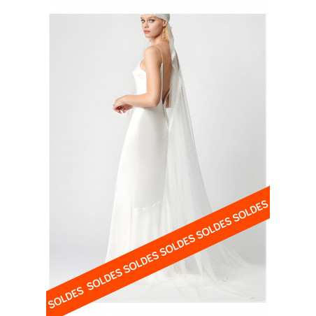 Robe de mariée longue  ultra fluide, avec un grand dos nu plongeant