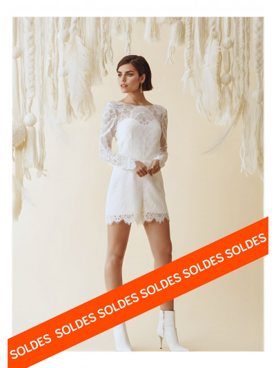 Combi-short , short, manches longues et dos nu en dentelle. Rembo Atelier