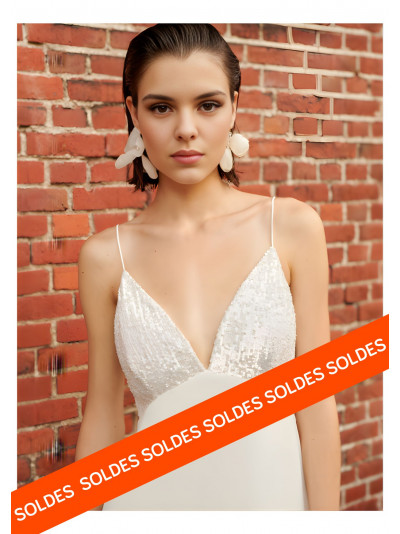 Robe fluide fines bretelles empiècement sequin