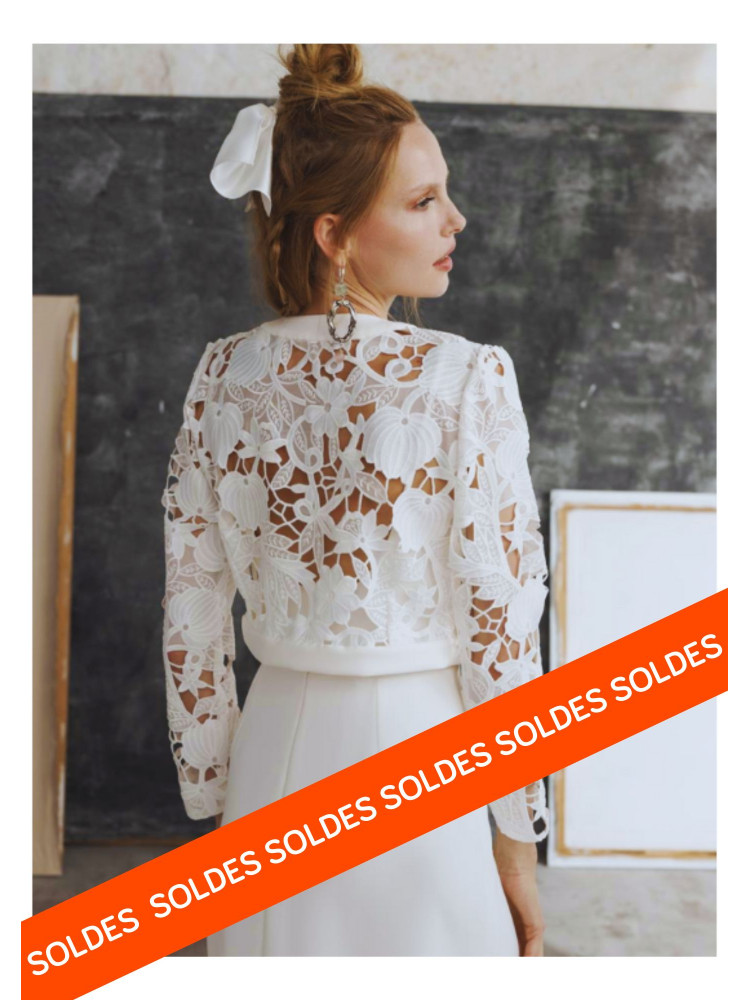 Veste courte mariee en guipue à manches longues  Modèle Marylise by Rembo Atelier.