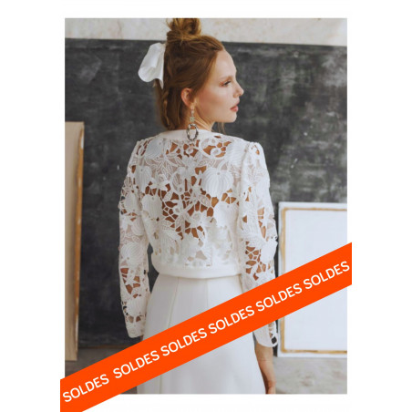 Veste courte mariee en guipue à manches longues  Modèle Marylise by Rembo Atelier.