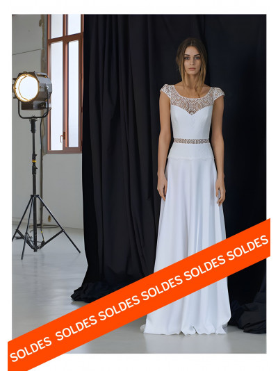 Robe mariée créateur français Lambert Créations, crêpe et dentelle de Calais, dos nu.