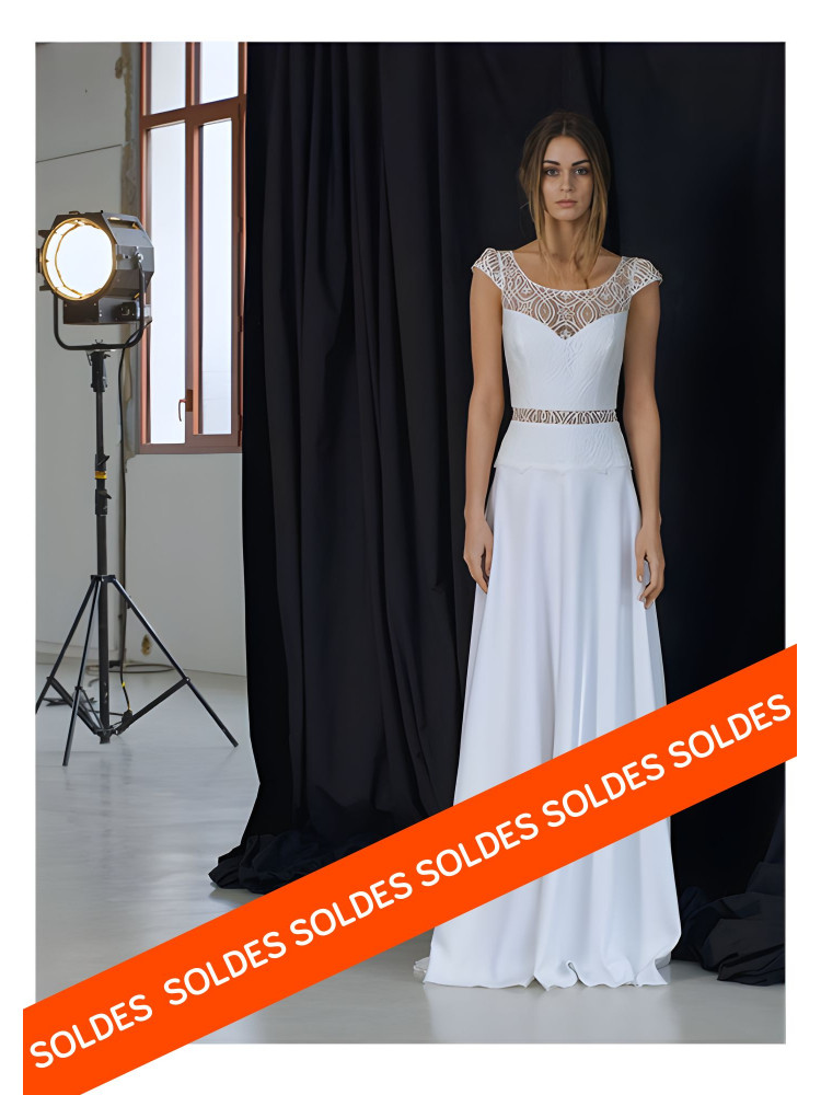 Robe mariée créateur français Lambert Créations, crêpe et dentelle de Calais, dos nu.