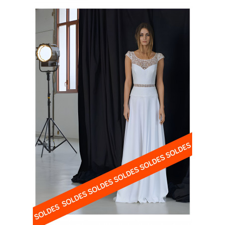 Robe mariée créateur français Lambert Créations, crêpe et dentelle de Calais, dos nu.