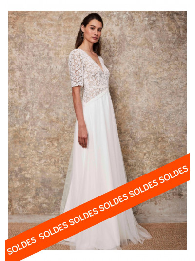 Robe mariée longue Coraline Lambert Créations guipure et tulle