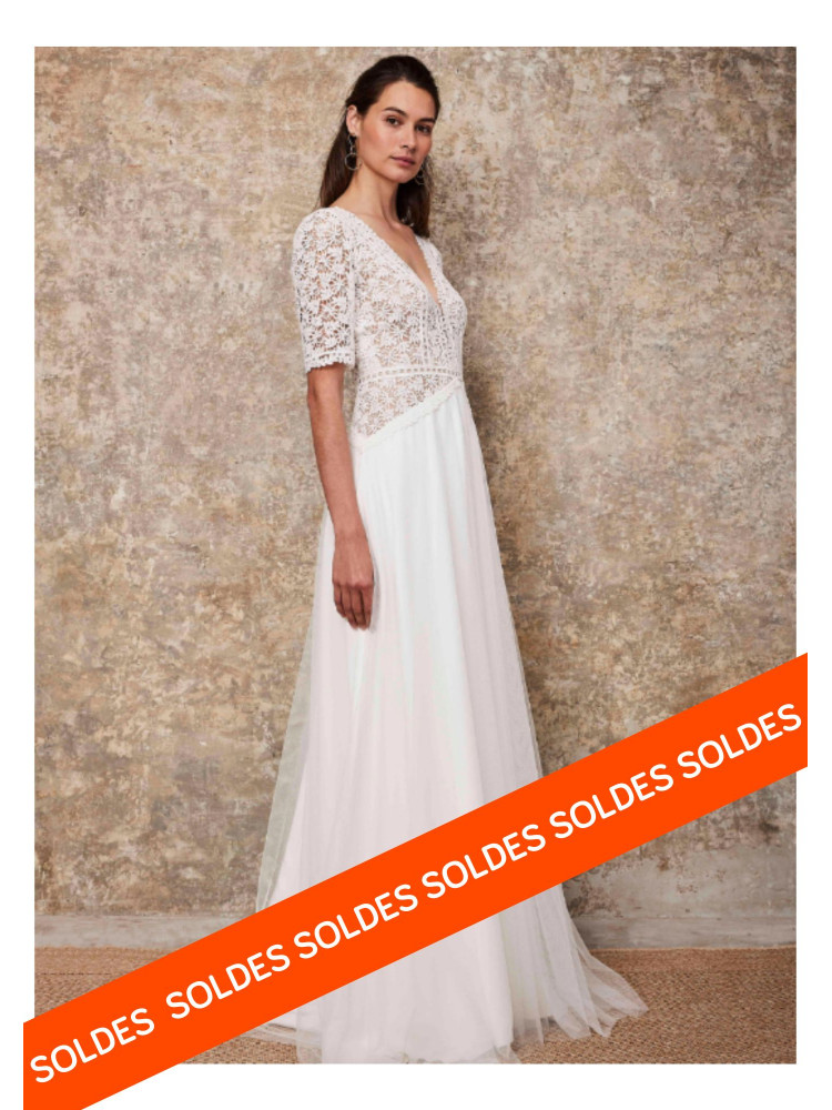 Robe mariée longue Coraline Lambert Créations guipure et tulle