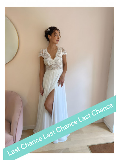 Robe de mariée longue fluide mousseline et dentelle de calais, by Atelier Emelia