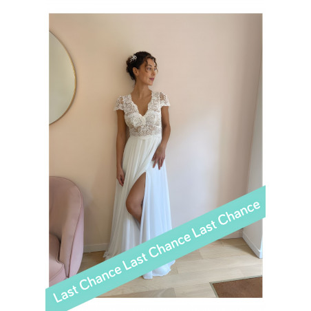 Robe de mariée longue fluide mousseline et dentelle de calais, by Atelier Emelia