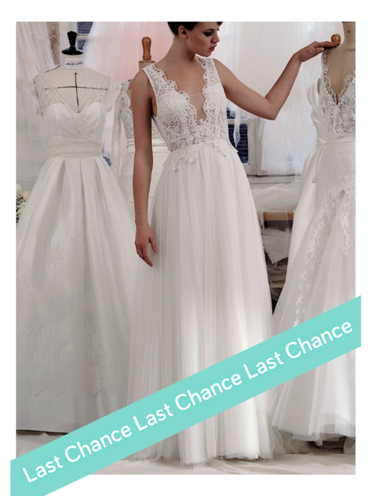 AVELINE robe de mariée fluide avec jupe en tulle, buste en dentelle et grand dos nu, by Atelier Emélia.