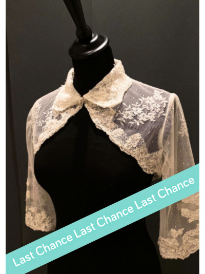 Boléro court de mariée en tulle rebrodé à manches 3/4