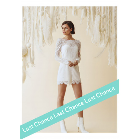 Combi-short , short, manches longues et dos nu en dentelle. Rembo Atelier