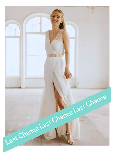 robe de mariée création française Lambert Créations, robe longue en soie et dentelle.