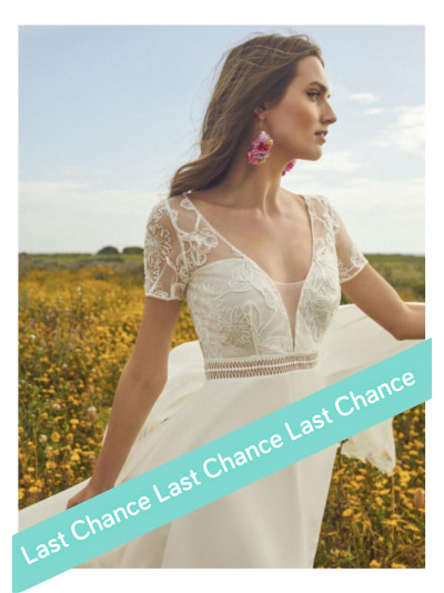 Robe longue de mariée, fluide, dos nu, dentelle, by Rembo Styling