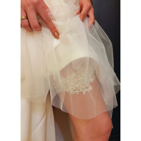 Jarretière de mariée, dentelle, perles, blanc et bleu