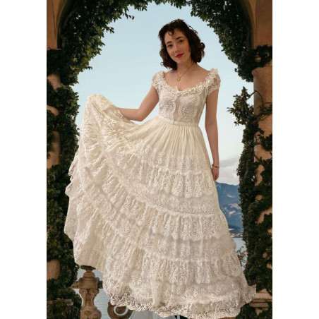 Robe de mariée longue haute couture, style princesse en dentelle de Chantilly, décolleté bateau