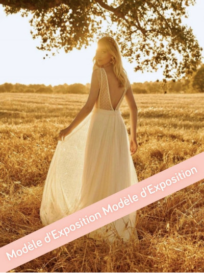 Robe longue de mariée, bohème, plumetis et dentelle. Intense by Rembo Atelier