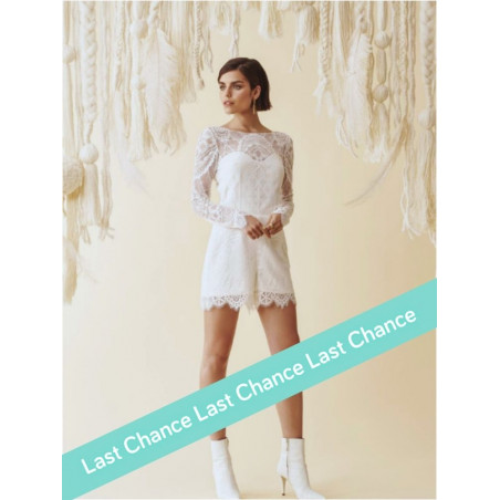 Combi-short , short, manches longues et dos nu en dentelle. Rembo Atelier