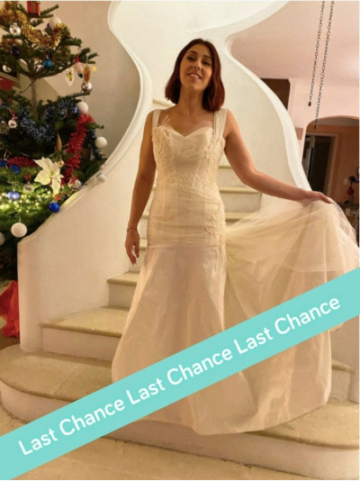 Robe fourreau évasé avec une traine