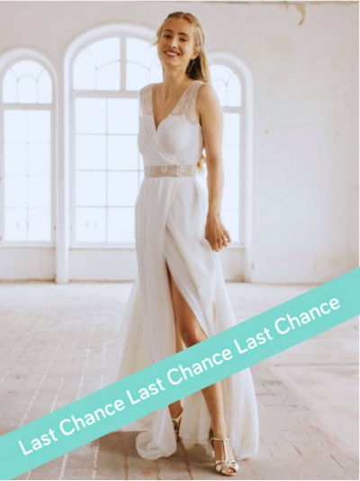 robe de mariée création française Lambert Créations, robe longue en soie et dentelle.