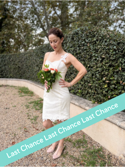 Robe de mariée courte, civile, création française en dentelle. Mariées de Provence