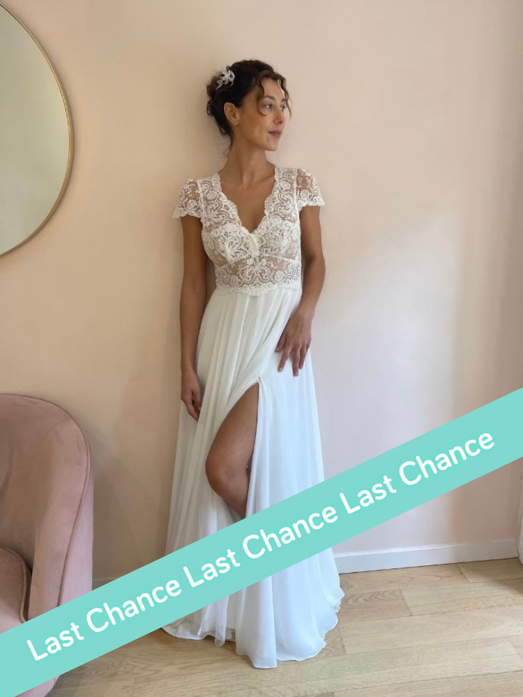 Robe de mariée longue fluide mousseline et dentelle de calais, by Atelier Emelia