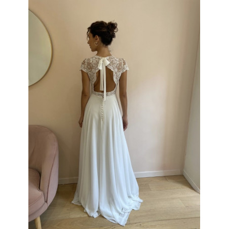 Robe de mariée longue fluide mousseline et dentelle de calais, by Atelier Emelia