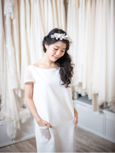 Robe de mariée courte, twill et guipure, création française Atelier de Juliette